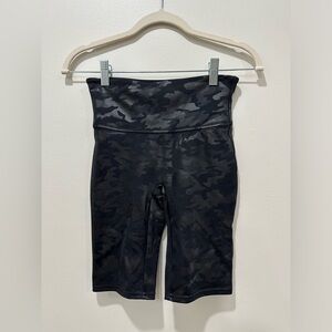 NWOT Spanx Faux Leather Matte Black Camo 9” Bike Short